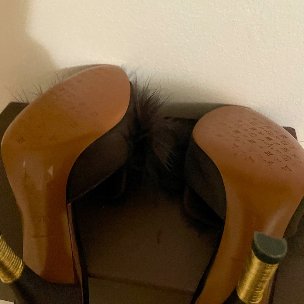 Louis Vuitton - Picture 3 of 3
